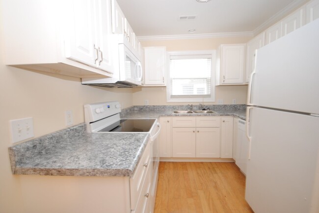 Building Photo - NORTHCHASE 3BR/2.5BA FREESTANDING TOWNHOME...