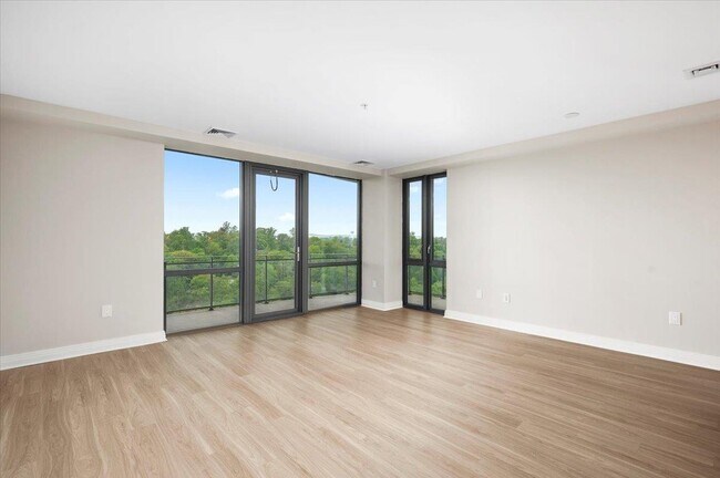 Building Photo - 701 Ridge Hill Boulevard