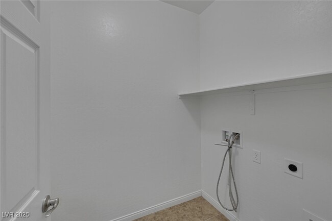 Building Photo - 489 Intonation St