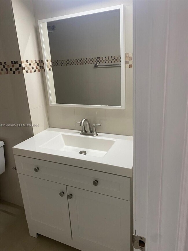 Building Photo - 7118 Bonita Dr