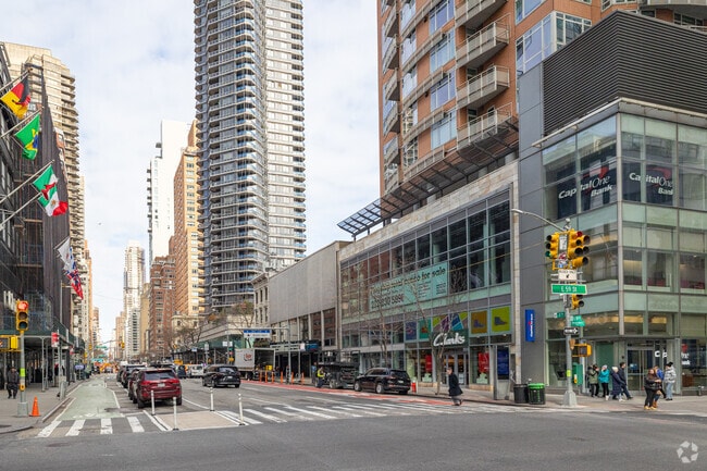 Building Photo - 205 E 59th St