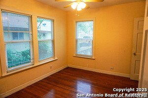 Building Photo - 1723 W Kings Hwy
