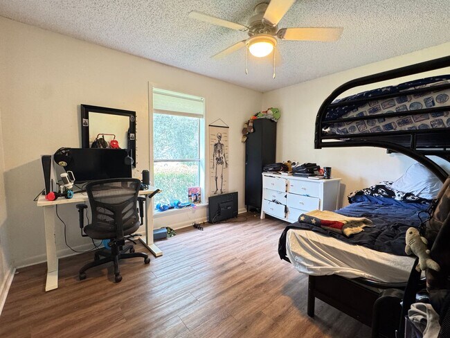 Building Photo - 3 Bed, 2 Bath Home in Ruston
