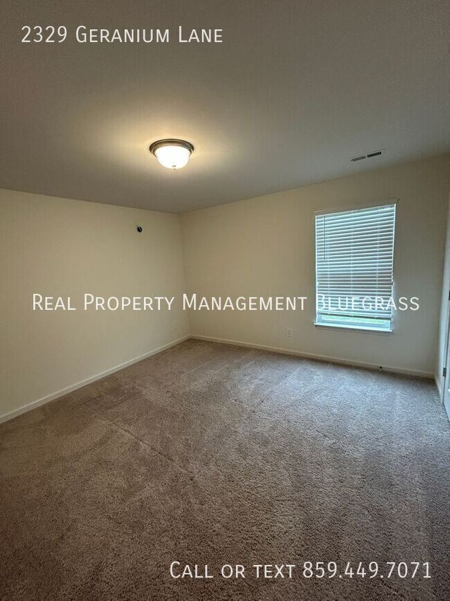 Building Photo - 2329 Geranium Ln