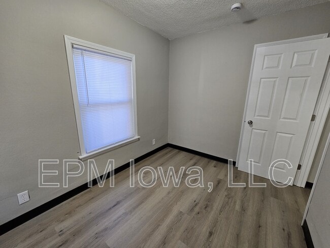 Building Photo - 1125 N Barclay St