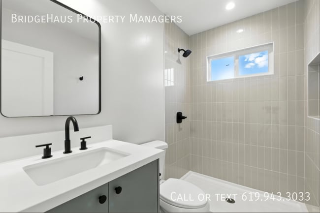 Building Photo - 211 Hensley-