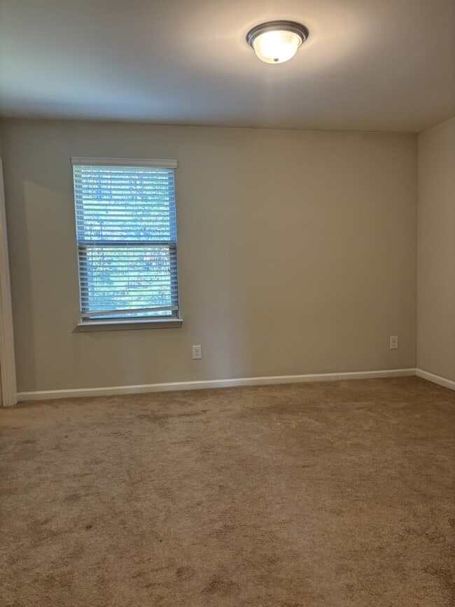 Building Photo - 318 Princess Pl