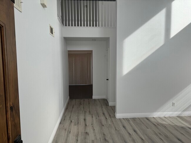 Building Photo - 1711 E 68th St