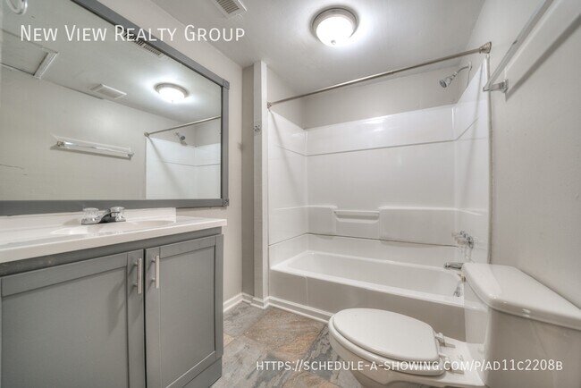 Building Photo - 620 N Moran St