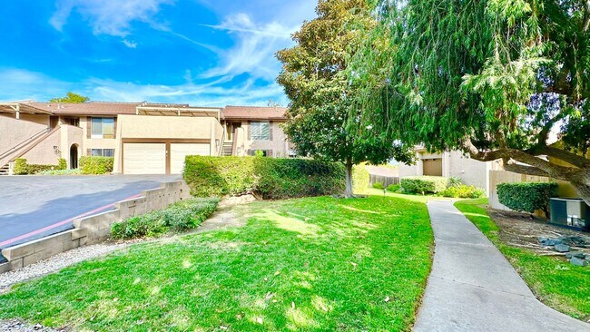 Building Photo - Beautifully Remodeled Upstairs Condo Unit with Private Balcony Patio in Downtown Fallbrook!