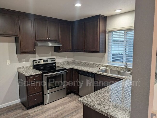 Building Photo - 906 Javan Way