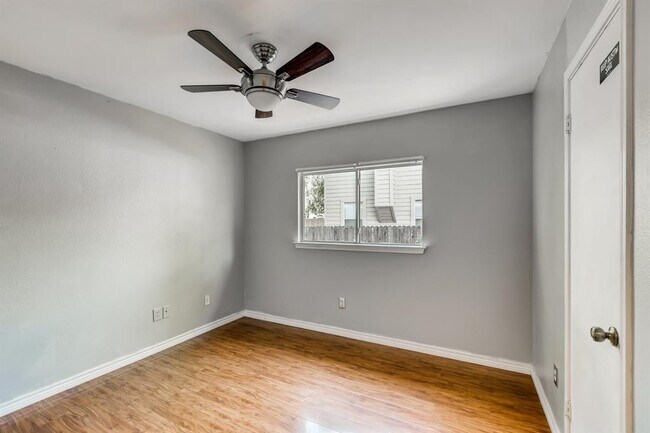 Building Photo - 303 Bello Dr