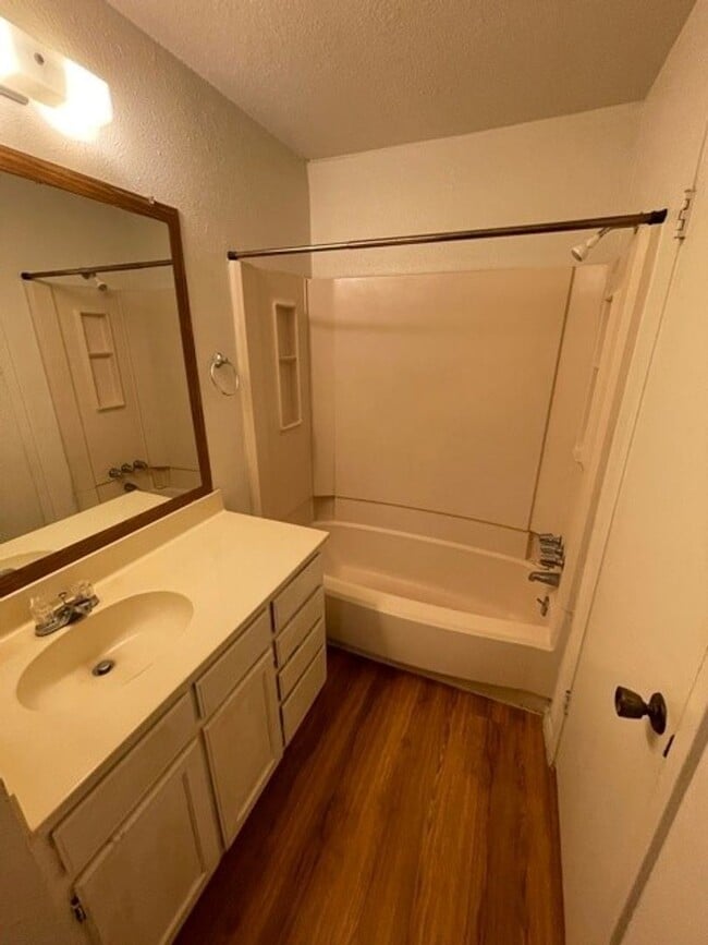 Building Photo - Spacious and bright 2 story condo!