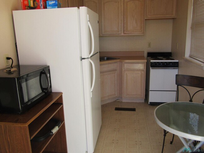 Building Photo - 4143 2 W Main St