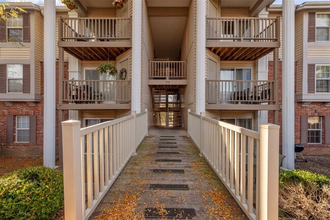 Primary Photo - 700 Ridgeside Dr