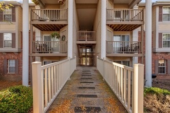 Building Photo - 700 Ridgeside Dr