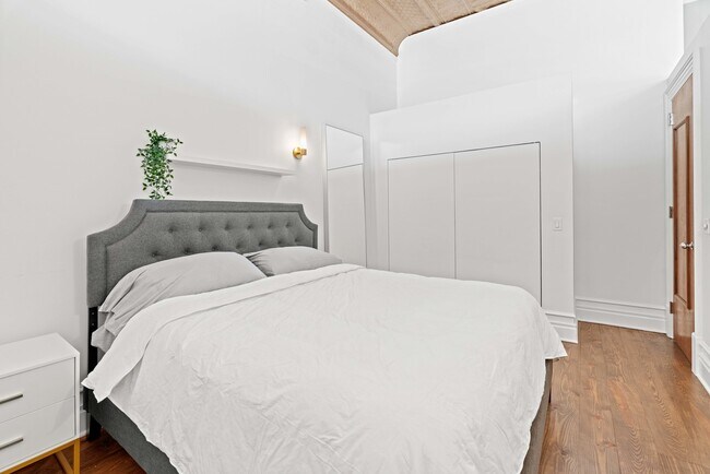 Building Photo - 1400 W Chestnut St