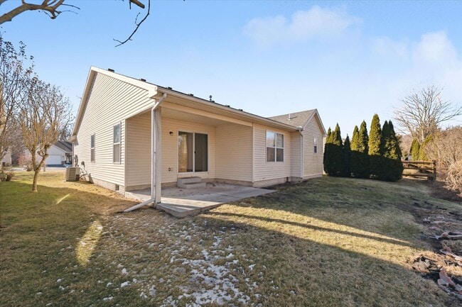 Building Photo - Large 3 Bed 2 Bath ranch for rent