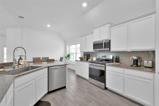 Building Photo - 3217 Climbing Gardens Ct