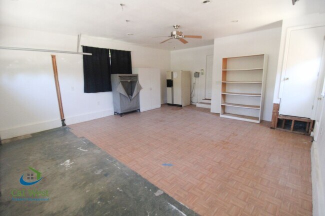 Building Photo - $4895 - Large beautiful 3/2 Home located i...