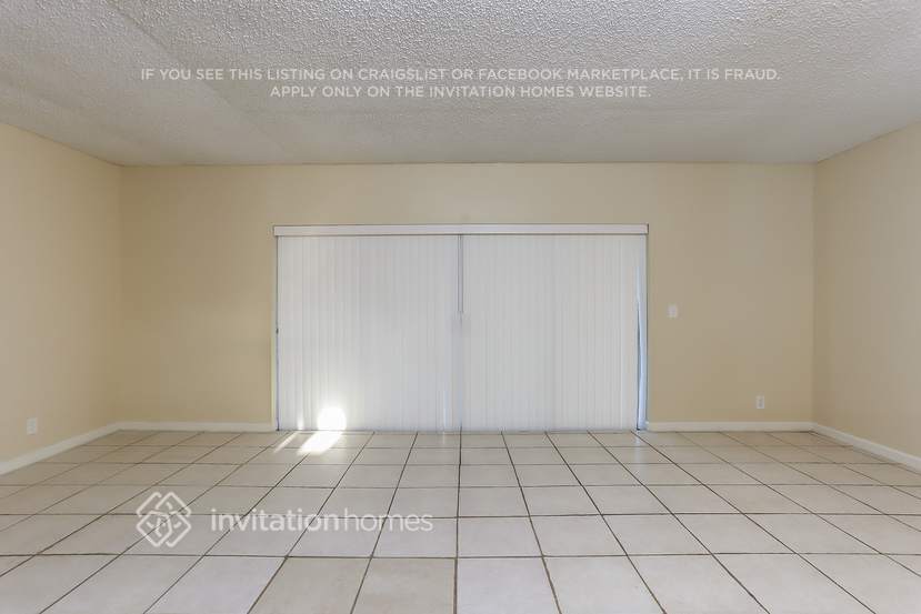 Building Photo - 520 NW 43rd Ave