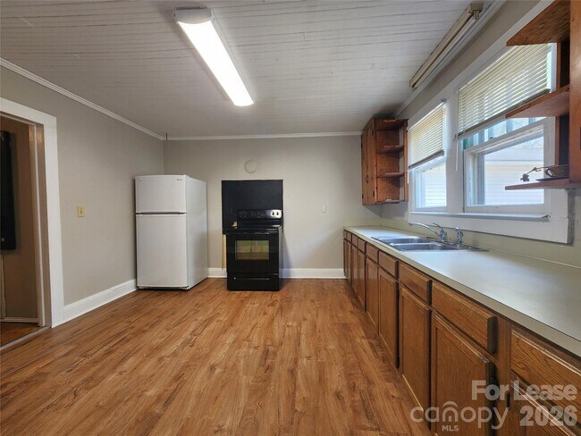 Building Photo - 1507 Ln St