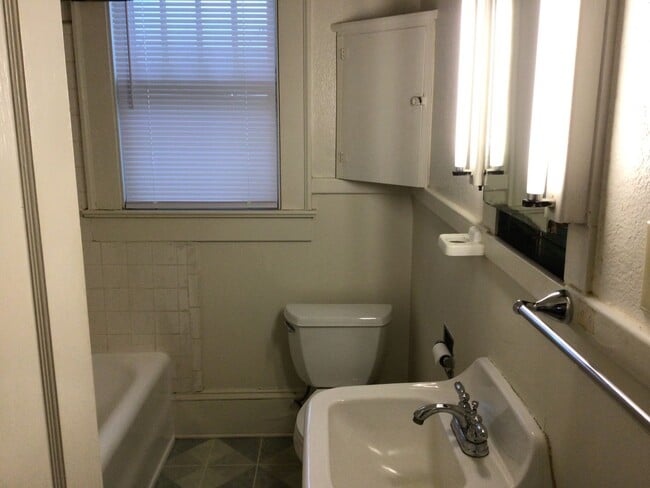 Building Photo - Charming 1920s Bungalow Near Five Points – Available Now!
