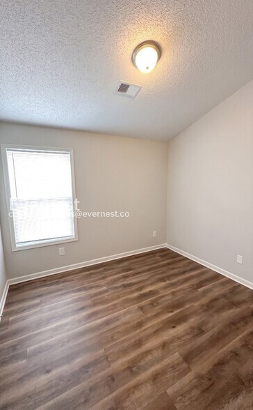 Building Photo - 8631 Thomas Ln