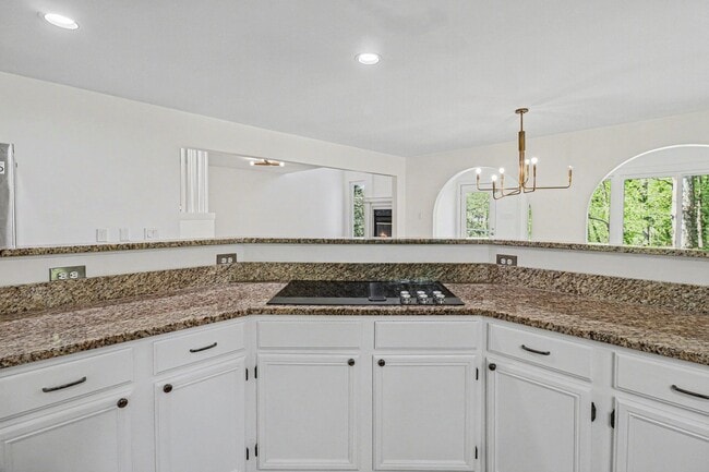 Building Photo - Large 4 Bedroom/2 Bathroom Home in Bon Air ***Available Early/Mid April***