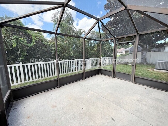 Building Photo - 732 Grand Parke Dr