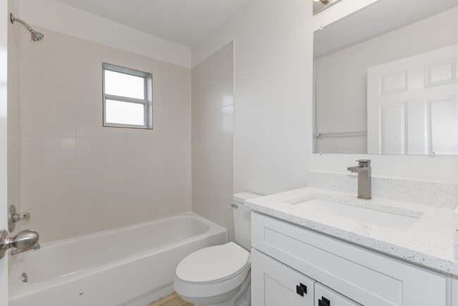 Building Photo - 102 Cricket Hollow Ln