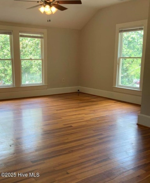 Building Photo - 220 E Vermont Ave