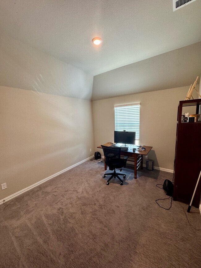 Building Photo - 1731 Tombstone Dr