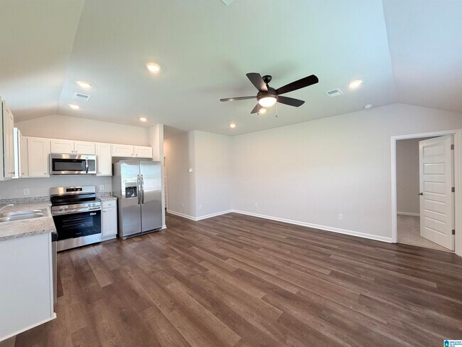 Building Photo - 174 Hill Ln