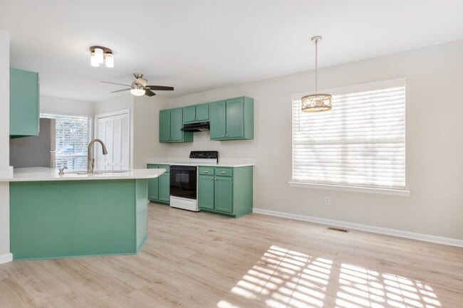 Building Photo - Delightful 3-bedroom, 2-bathroom home loca...