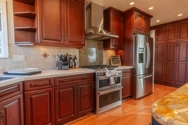 Building Photo - 5008 Onstad St