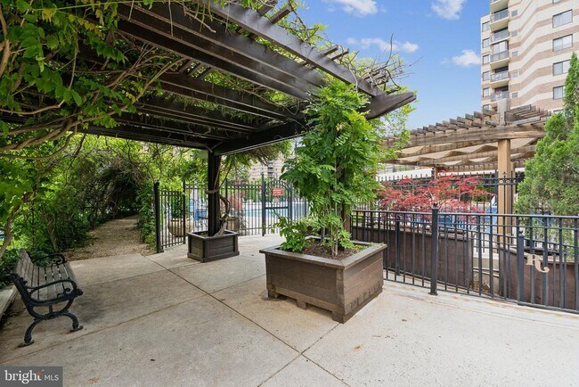 Building Photo - 8340 Greensboro Dr