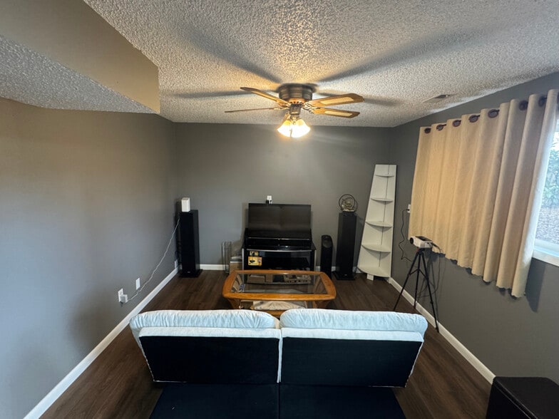 Building Photo - 14422 NE Shaver St