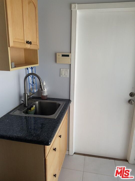 Building Photo - 7720 Cowan Ave