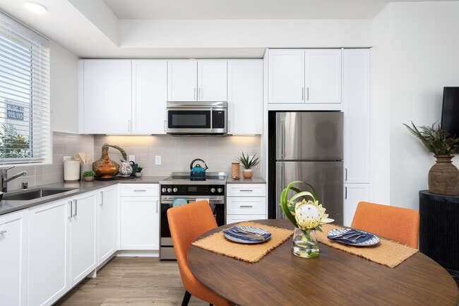 Building Photo - 74300 Country Club Dr