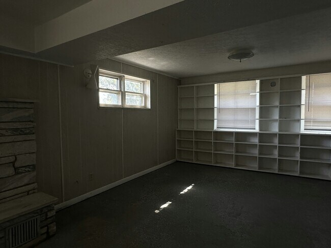 Building Photo - 1439 Wolfe Ln