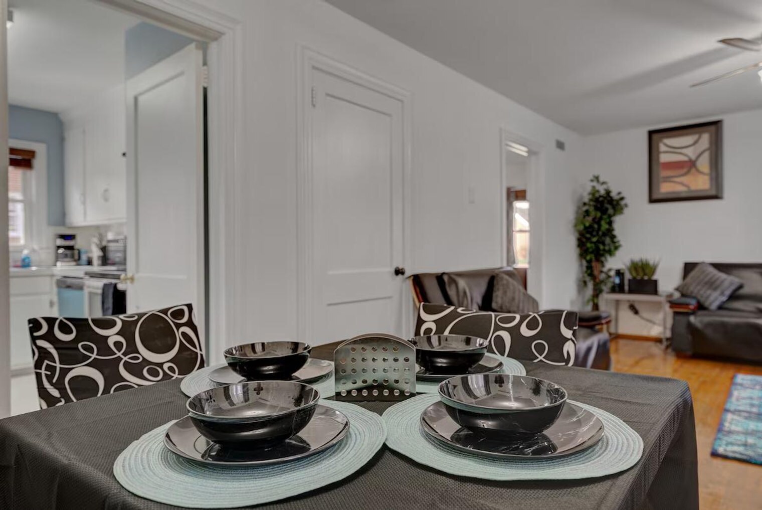 Building Photo - 814 N Buchanan Blvd