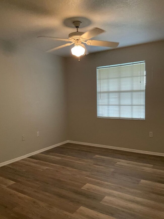 Building Photo - Available now!  Gated Community in Hunters Creek, Audubon Villas!