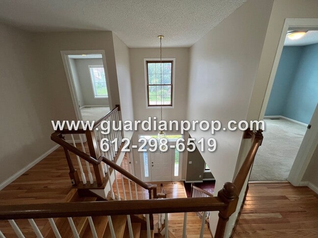 Building Photo - Woodbury House Available July 1, Gleaming Hardwood Floors, Fireplace, Lower Family Room, Fenced Yard