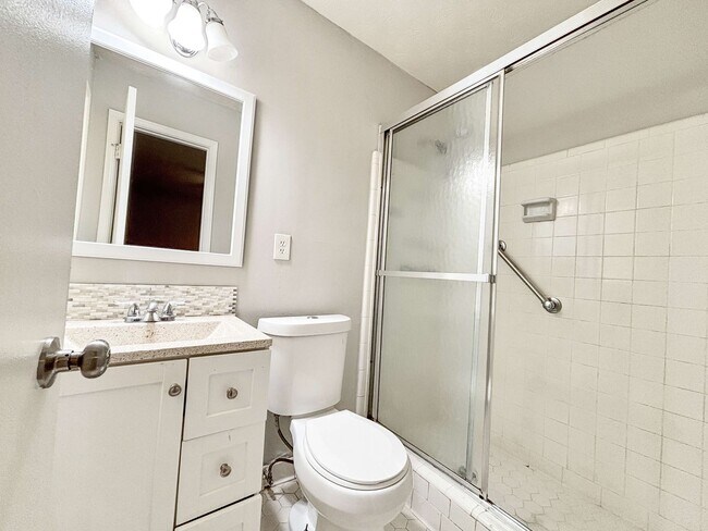 Building Photo - Renovated Brick Ranch w/Basement