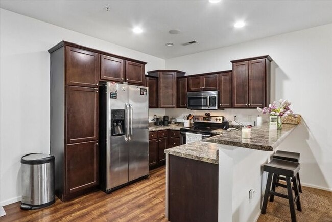 Building Photo - $2,000 | 3 Bedroom, 2.5 Bathroom Town Home | Pets Allowed | Available for August 1st Move-In!