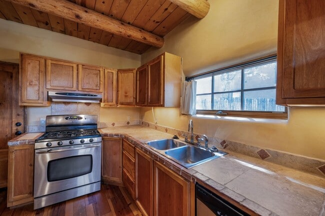 Building Photo - Santa Fe Charm in the Historic Guadalupe D...