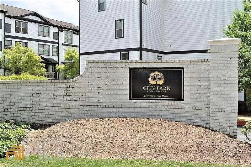 Building Photo - 215 Semel Dr