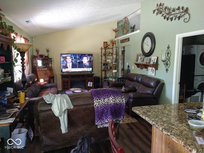 Building Photo - 5406 Pommel Ct