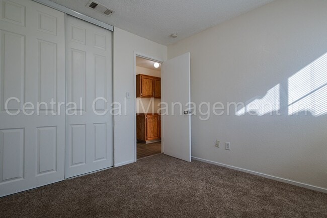 Building Photo - 3 Bedroom, 2 Bath Home - $2100 per month!
